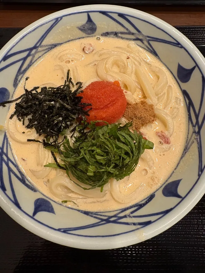 丸亀製麺の明太クリームうどんを実食レビュー！クリーミーなソースがたまらない
