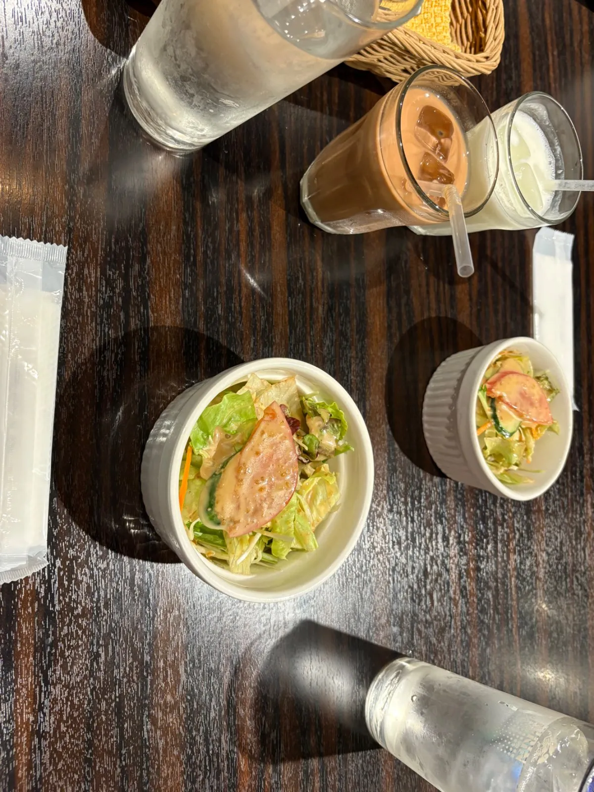 サラダと飲み物